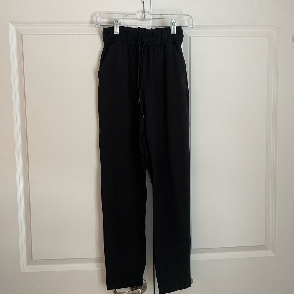black lululemon pants